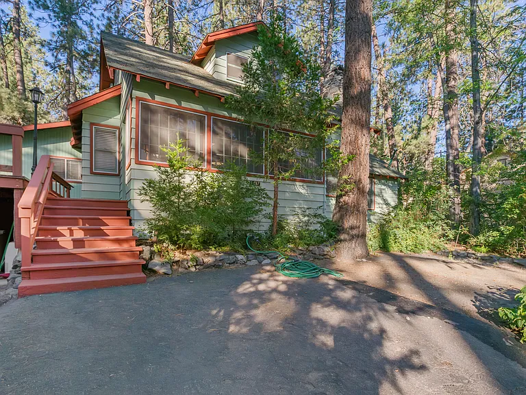 1497 Laura St — Photo 3