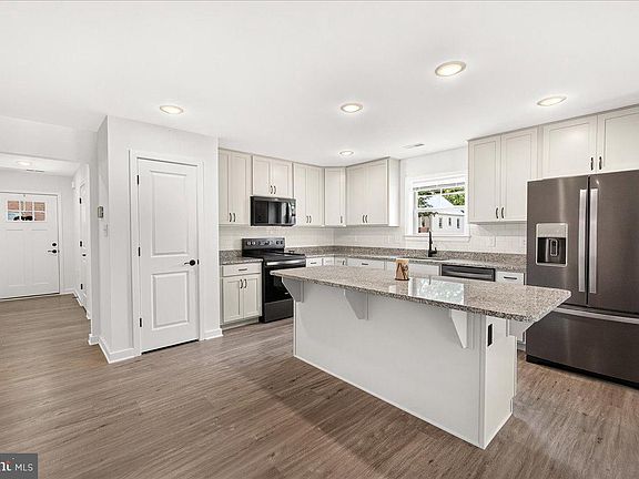 2nd image of 15 Grainfield Ct