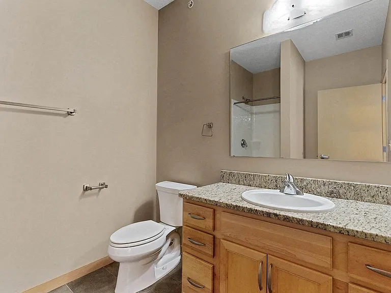 L14 Flats — Photo 34
