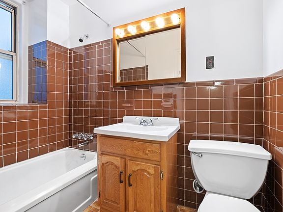 5th image of 287 Amsterdam Ave #401