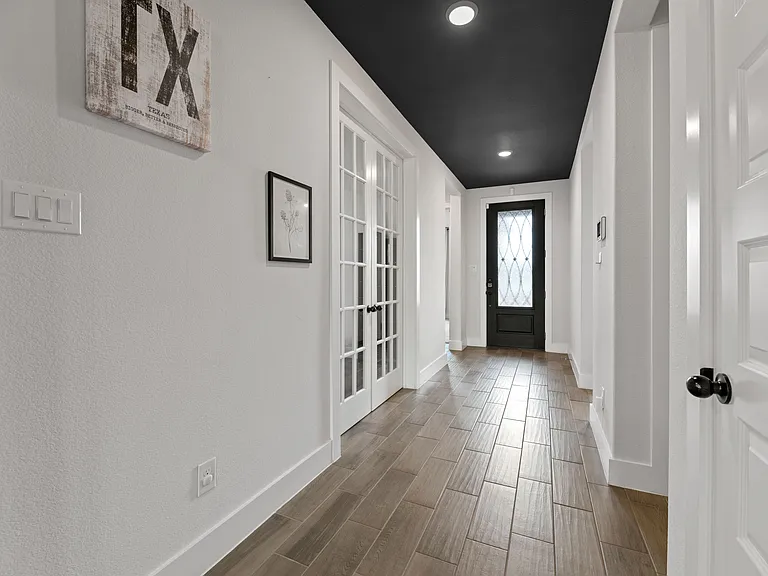 801 Lake Cove Dr — Photo 12
