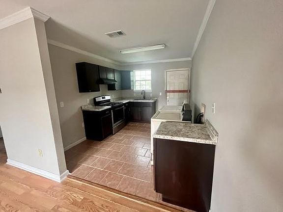 4th image of 2326-28 Desire St