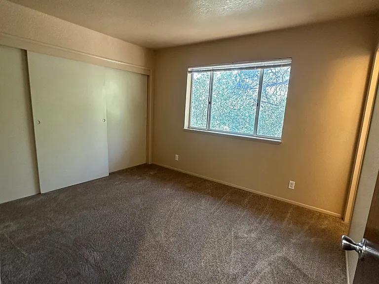2100 Zermatt Dr — Photo 25
