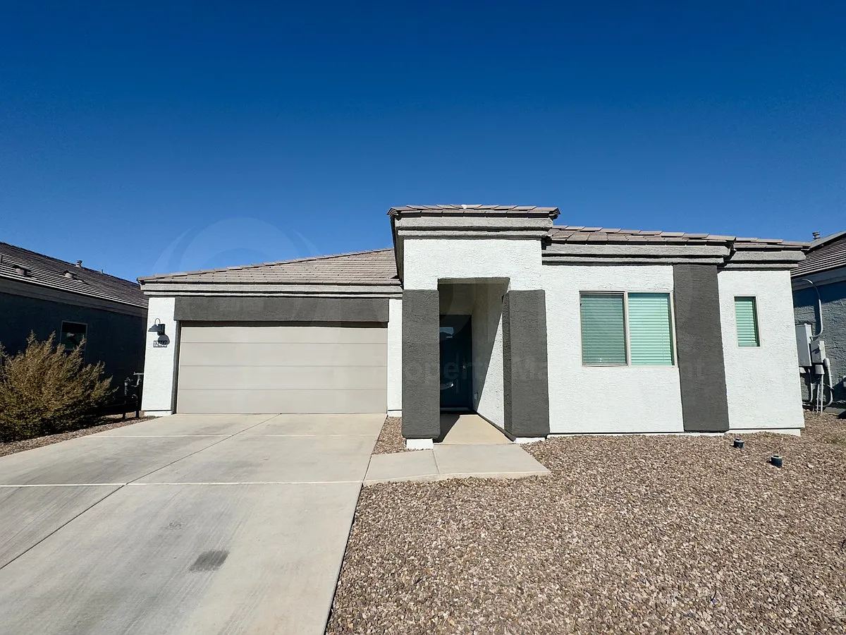 4 bed, 2.0 bath, 1760 sqft, $1,899 — Photo 3
