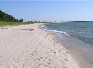 6692 W Dunecrest Ave, Ludington, MI 49431