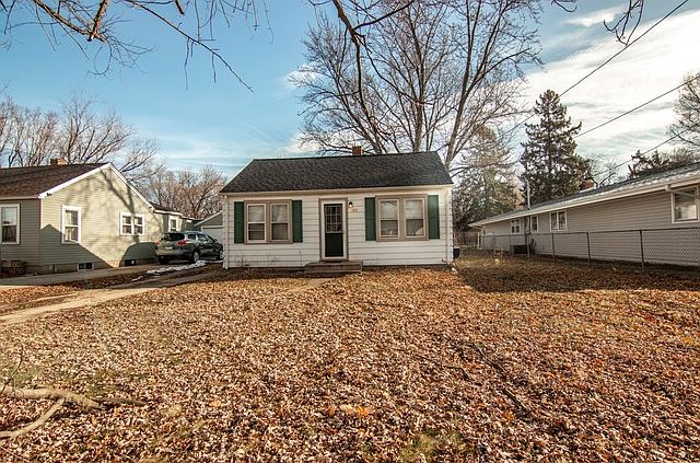 1st image of 7911 Elm Ave