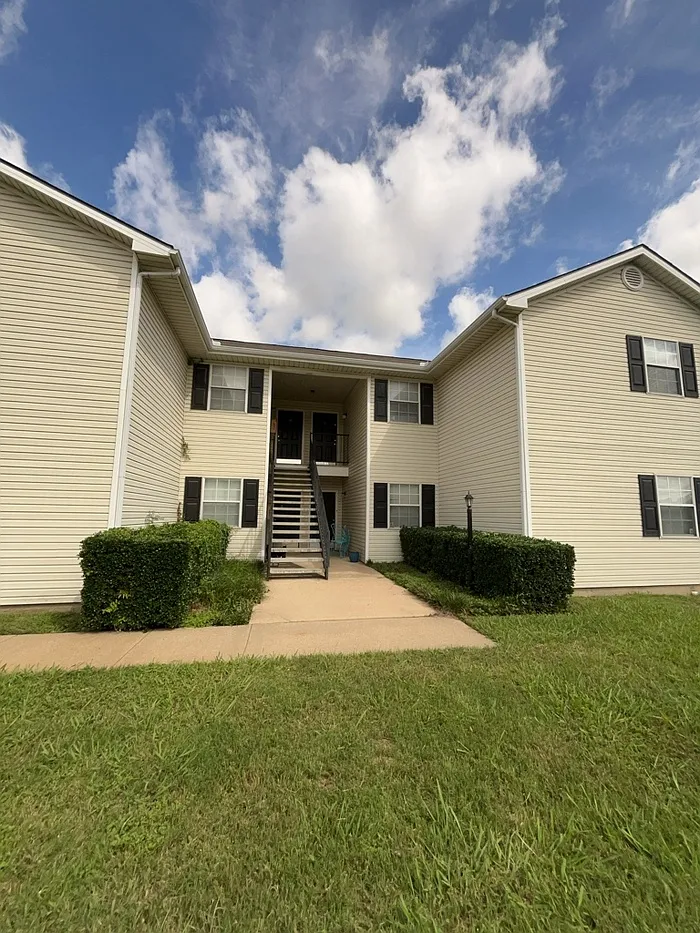 2 bed, 2.0 bath, 936 sqft, $1,275 — Photo 1