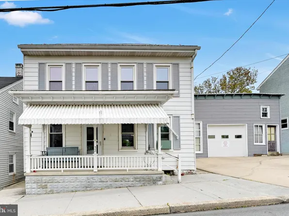 32 N Lancaster St, Jonestown, PA 17038