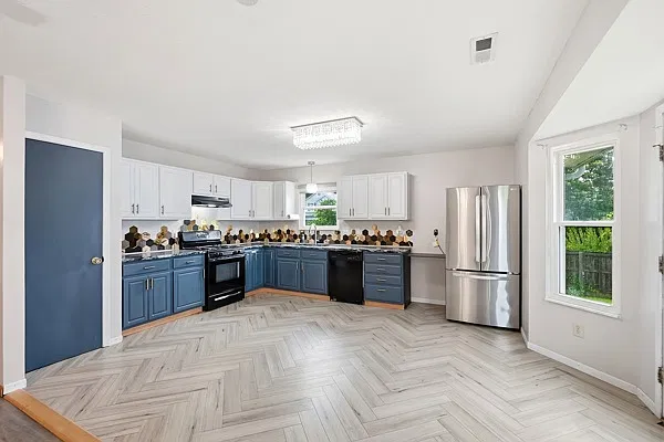 3 bed, 1218 sqft, $2,000 — Photo 3