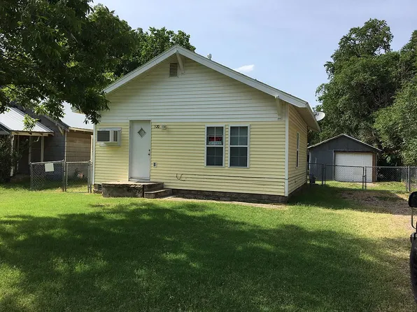 520 W Kansas Ave, Blackwell, OK 74631