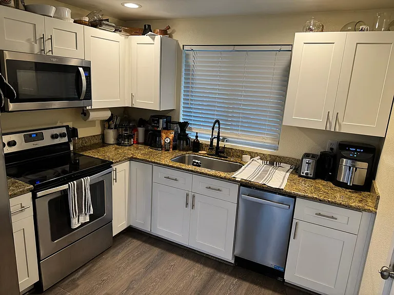 1107 Shuler Ave — Photo 6