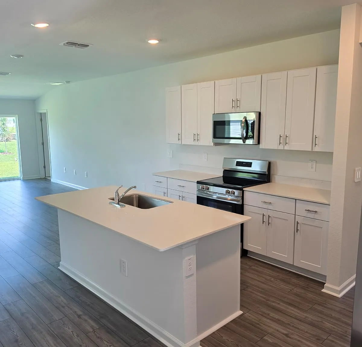 3 bed, 1428 sqft, $1,895 — Photo 2