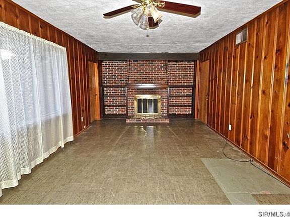 3rd image of 107 Ruth Dr