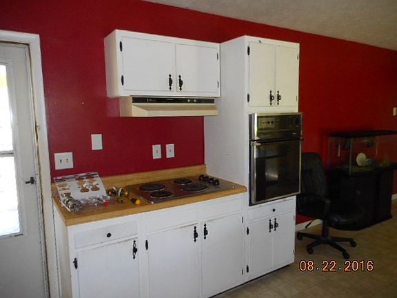 3rd image of 2021 E Outer Dr