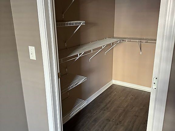 2nd image of 1117 Stockton Rdg