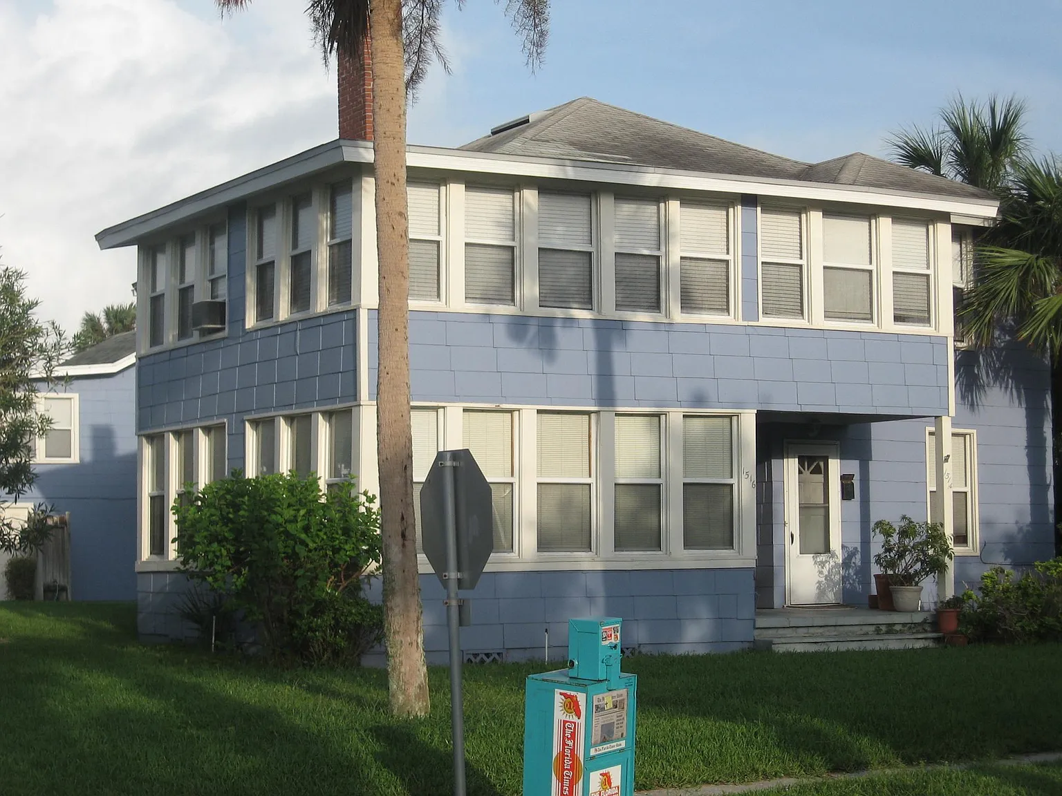 204 Davis St — Photo 1