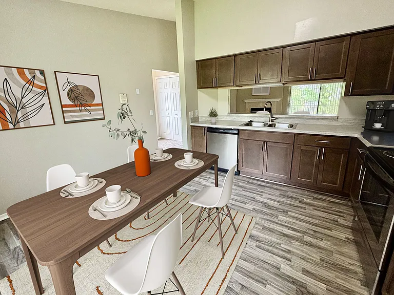 Boulevard Apartments — Photo 3