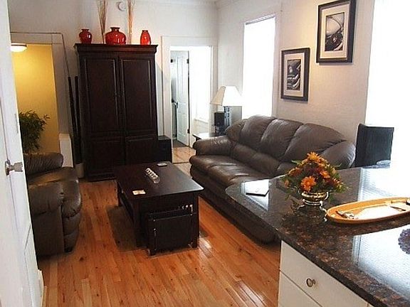 3rd image of 517 1/2 S Lazelle St #B