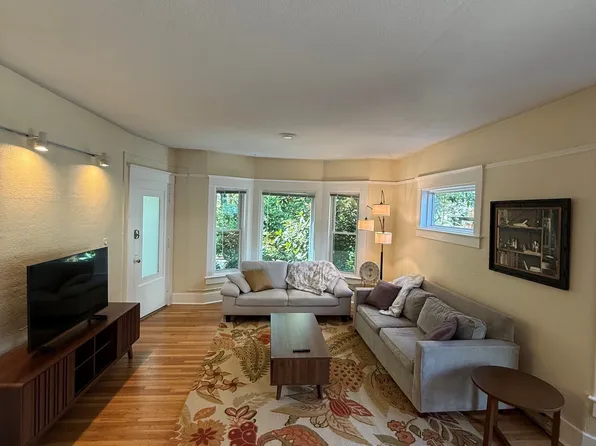 614 Lake Washington Blvd E, Seattle, WA 98112