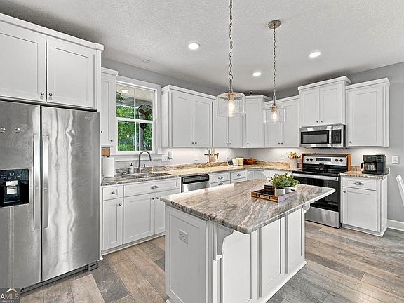 4th image of 502 Ridge Rd
