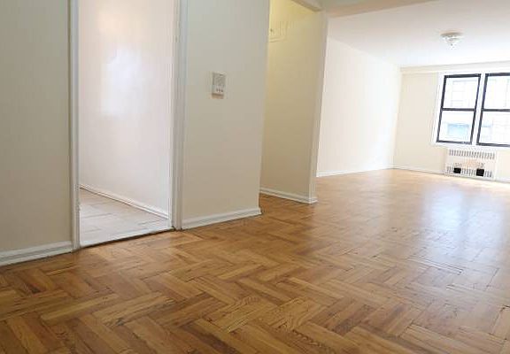 4th image of 90 Laurel Hill Ter APT 1E