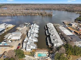 141 Highway 22 E APT E3, Madisonville, LA 70447