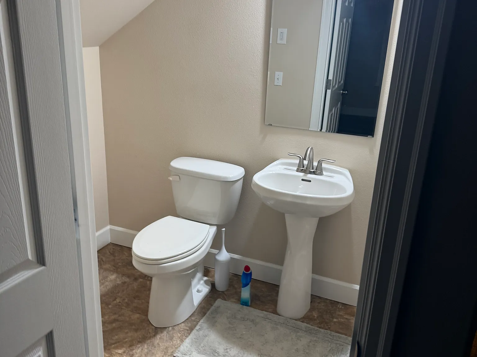 4 bed, 2.5 bath, 2680 sqft, $3,400 — Photo 4