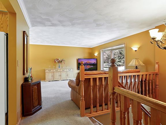 5th image of 650 Gosiwin Ave