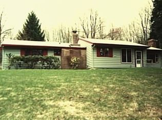 2 Fairchild Dr, Newtown, CT 06470