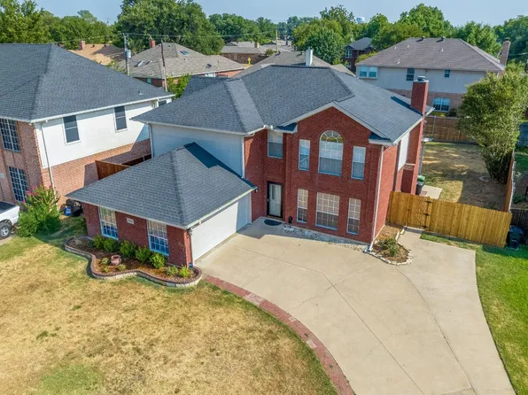 8524 Ellis Dr, North Richland Hills, TX 76182