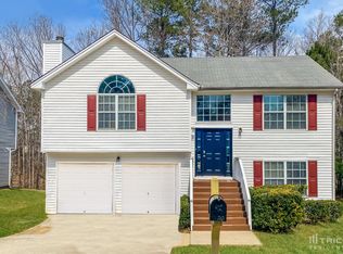 625 Escalade Dr, Atlanta, GA 30349