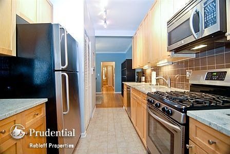 3rd image of 2038 W Fargo Ave #3E