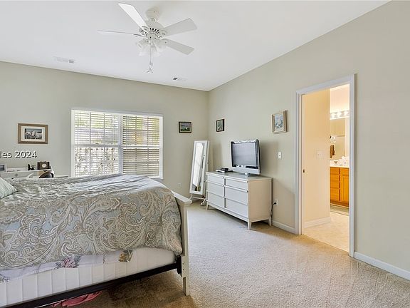 5th image of 18 Cranberry Ln