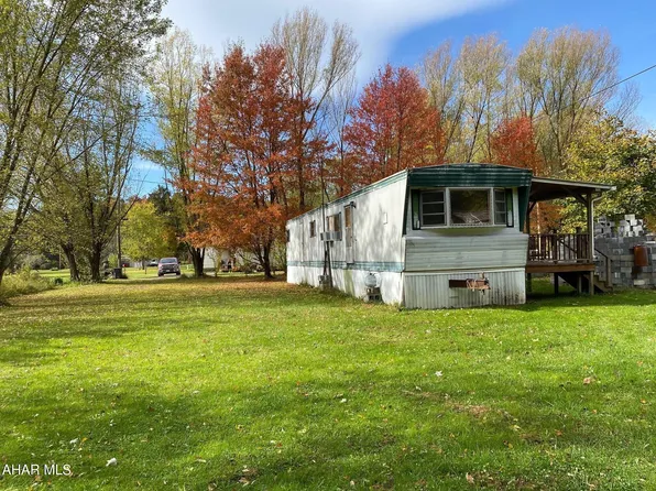 152 1st St, New Paris, PA 15554