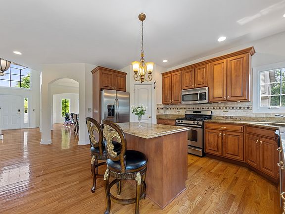 5th image of 25852 Meadowland Cir