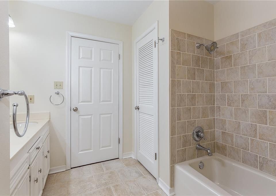 2nd image of 9730 Thistle Ct