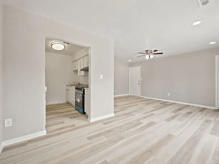 5385 E Princess Anne Rd #8 — Photo 7