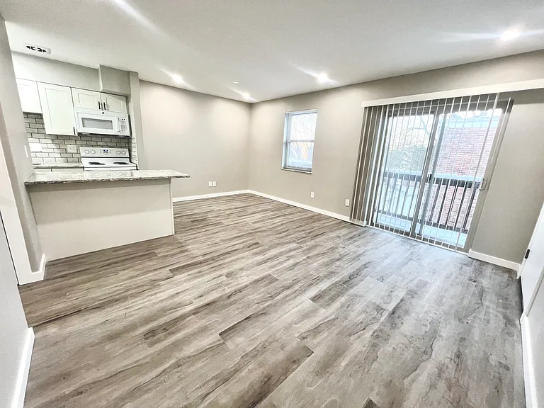 Oakwood Apartments — Photo 4