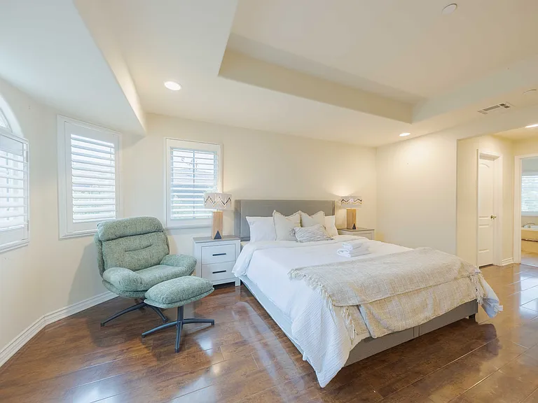 255 S California St — Photo 16