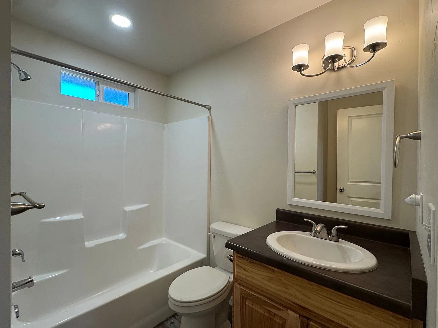 1740 Anderson Ave — Photo 4