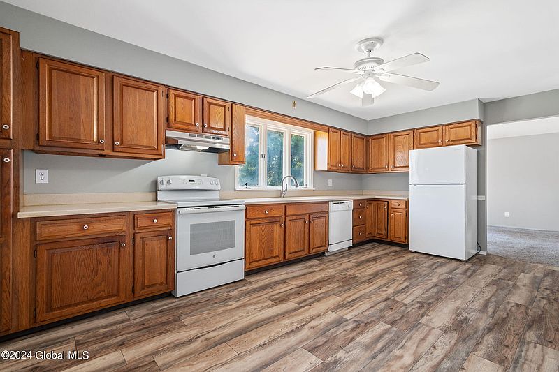 3rd image of 34 Galileo Way
