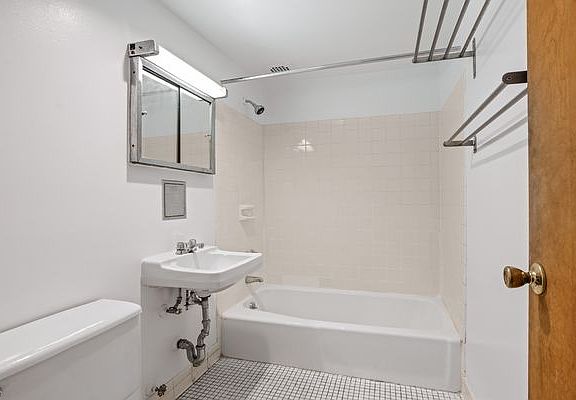 5th image of 58 W 89th St APT 3F