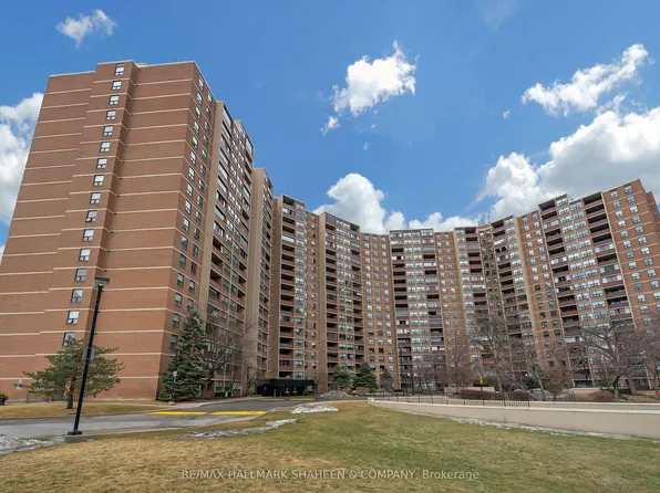 714 The West Mall #208, Toronto, ON M9C 4X1