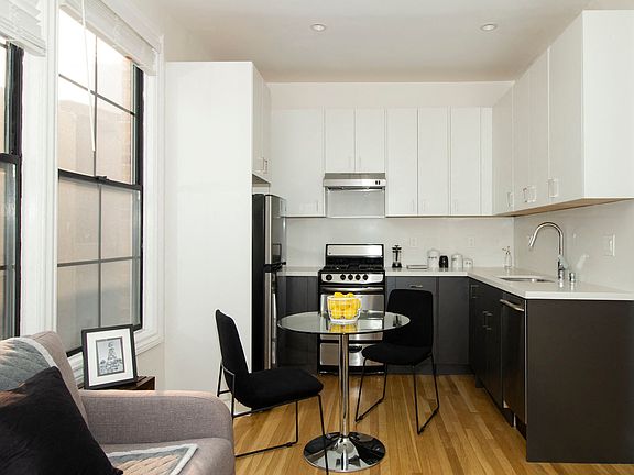 4th image of 657 Powell St #506