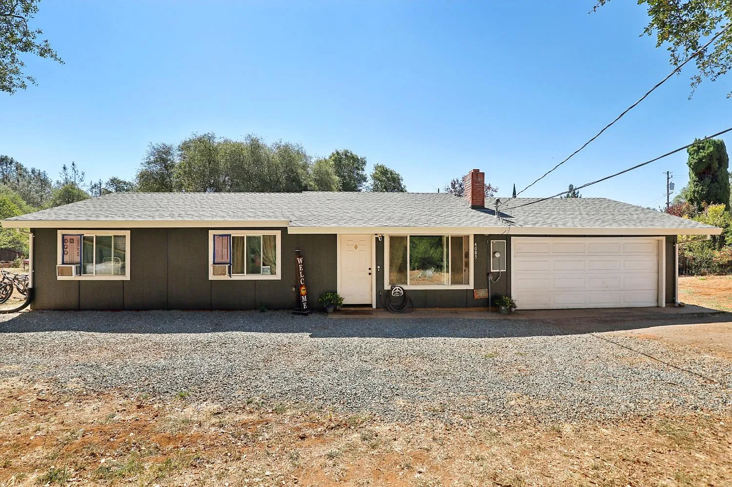 4085 Oakmont Dr photo 1
