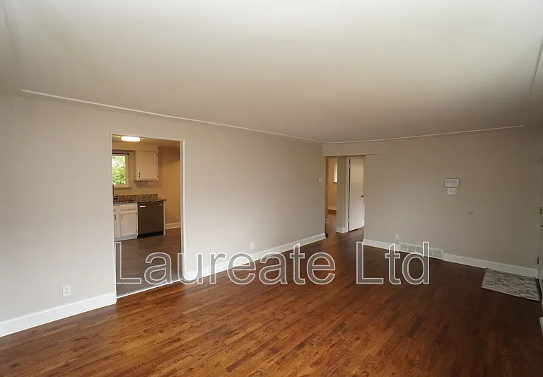 2268 W Maplewood Ave — Photo 4
