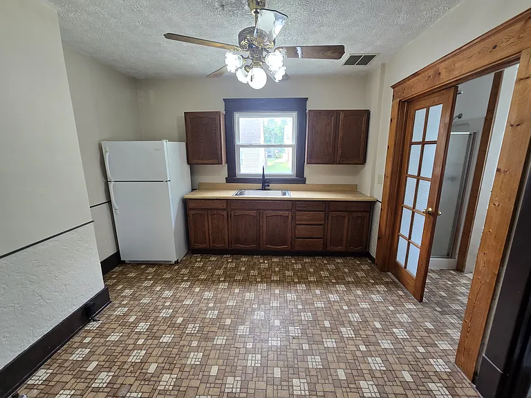 1335 Highland Ct — Photo 5