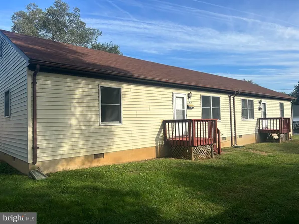 207 & 209 Walnut St, Berryville, VA 22611