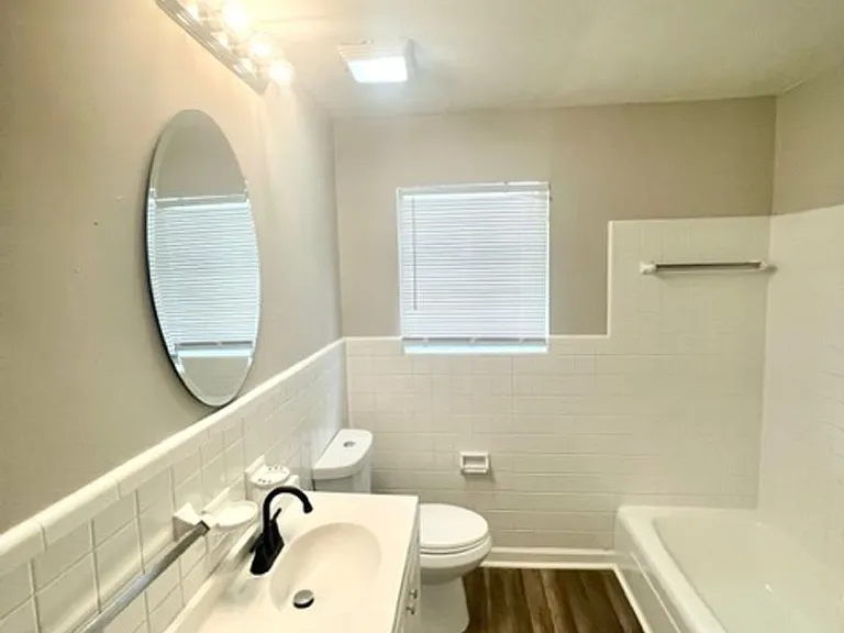 306 N Jackson St — Photo 10