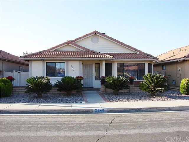 LOVELY WELL-CARED FOR HOME in 55+ TRACT WHERE PRIDE OF OWNERSHIP REALLY SHOWS.  2bd/2ba with DEN. NON-SMOKING HOME. CUSTOM FRONT PATIO SITTING AREA, MANICURED LANDSCAPE. HOA only $50/YEAR